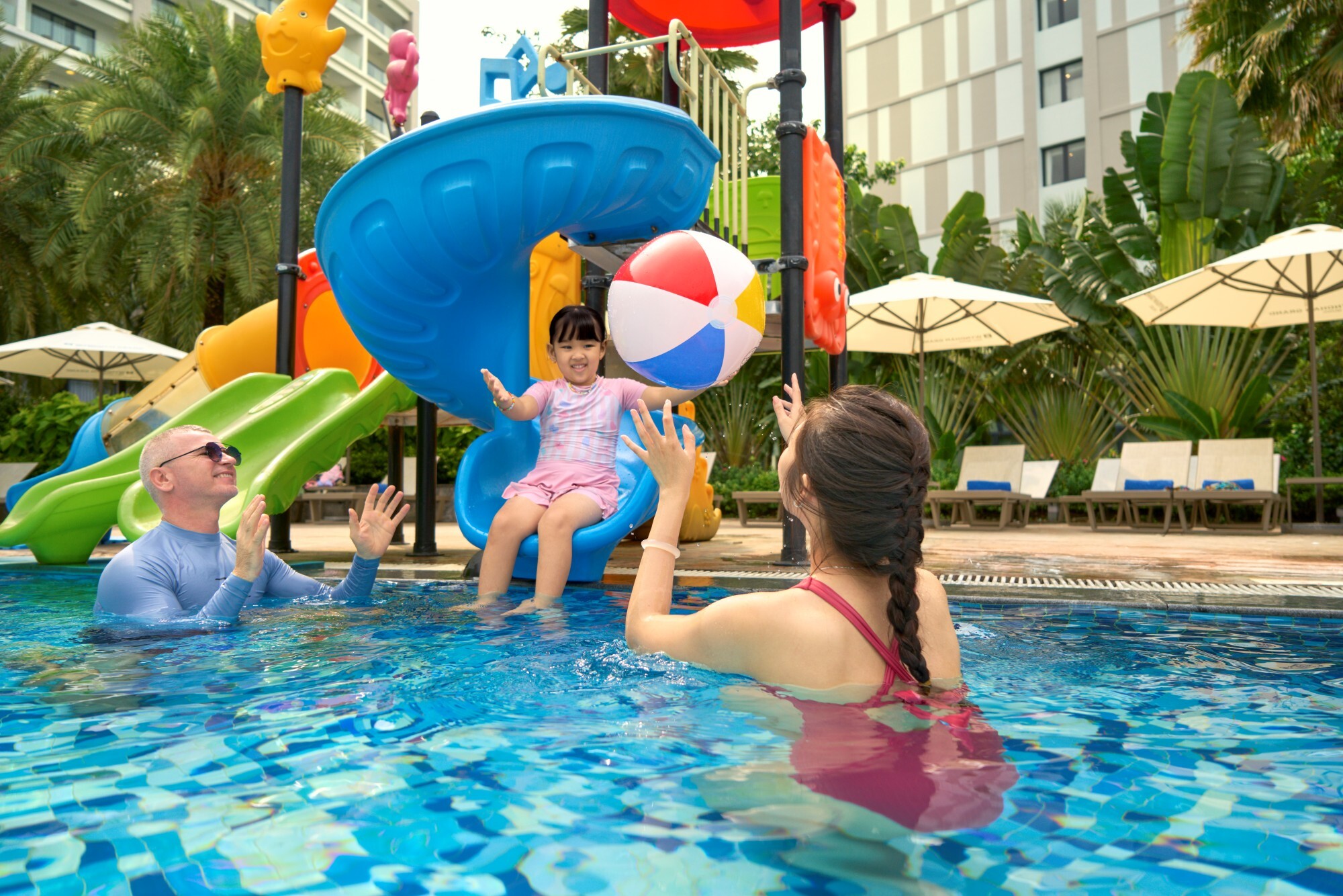 Trò chơi ở hồ bơi