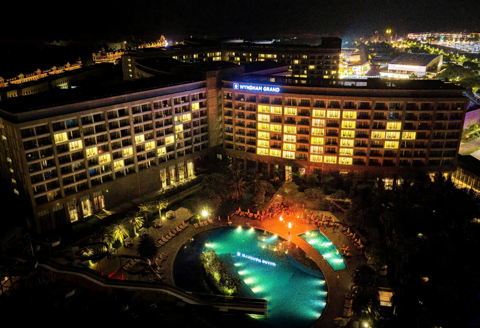 Spectacular! Earth Hour at Wyndham Grand Phu Quoc Shines with a Stunning W60+ Light Display